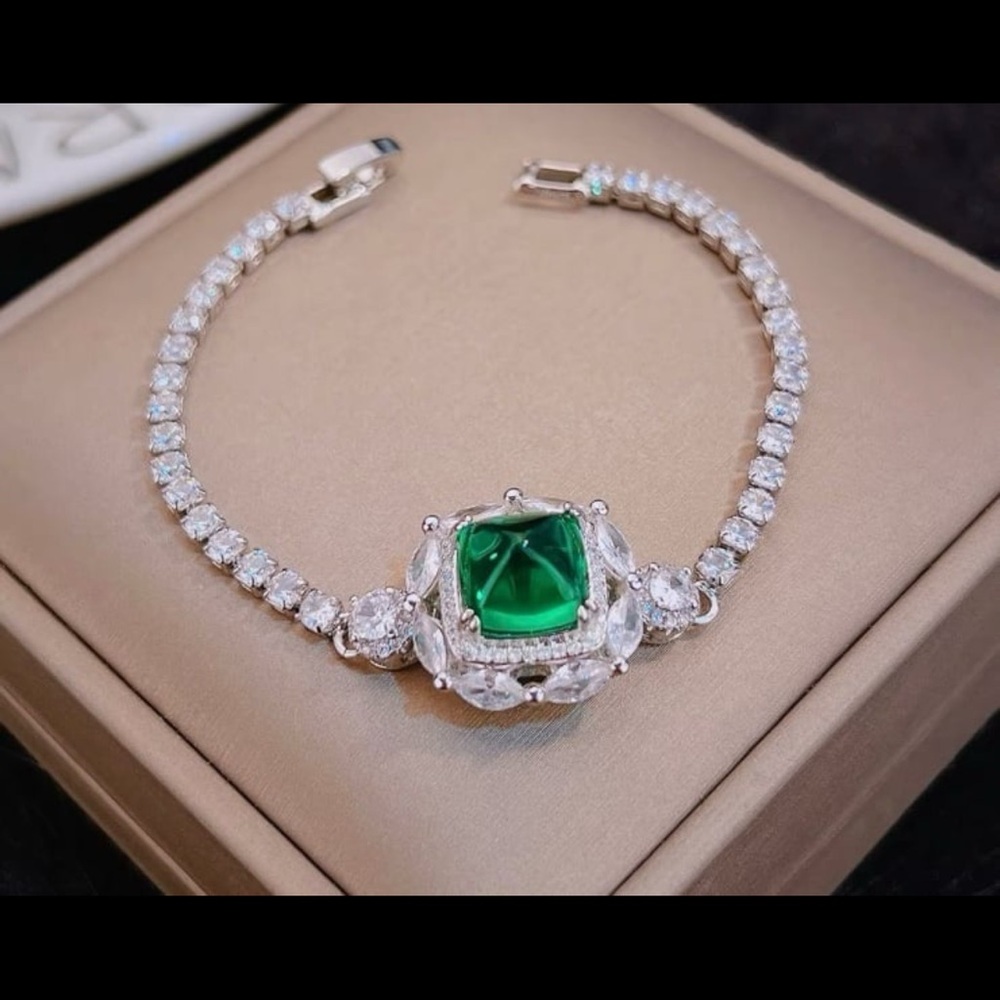 925 Silver Plated emerald 2CT bracelet